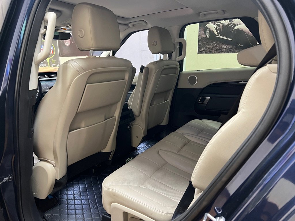 Used 2018 Land Rover Discovery SE image 33