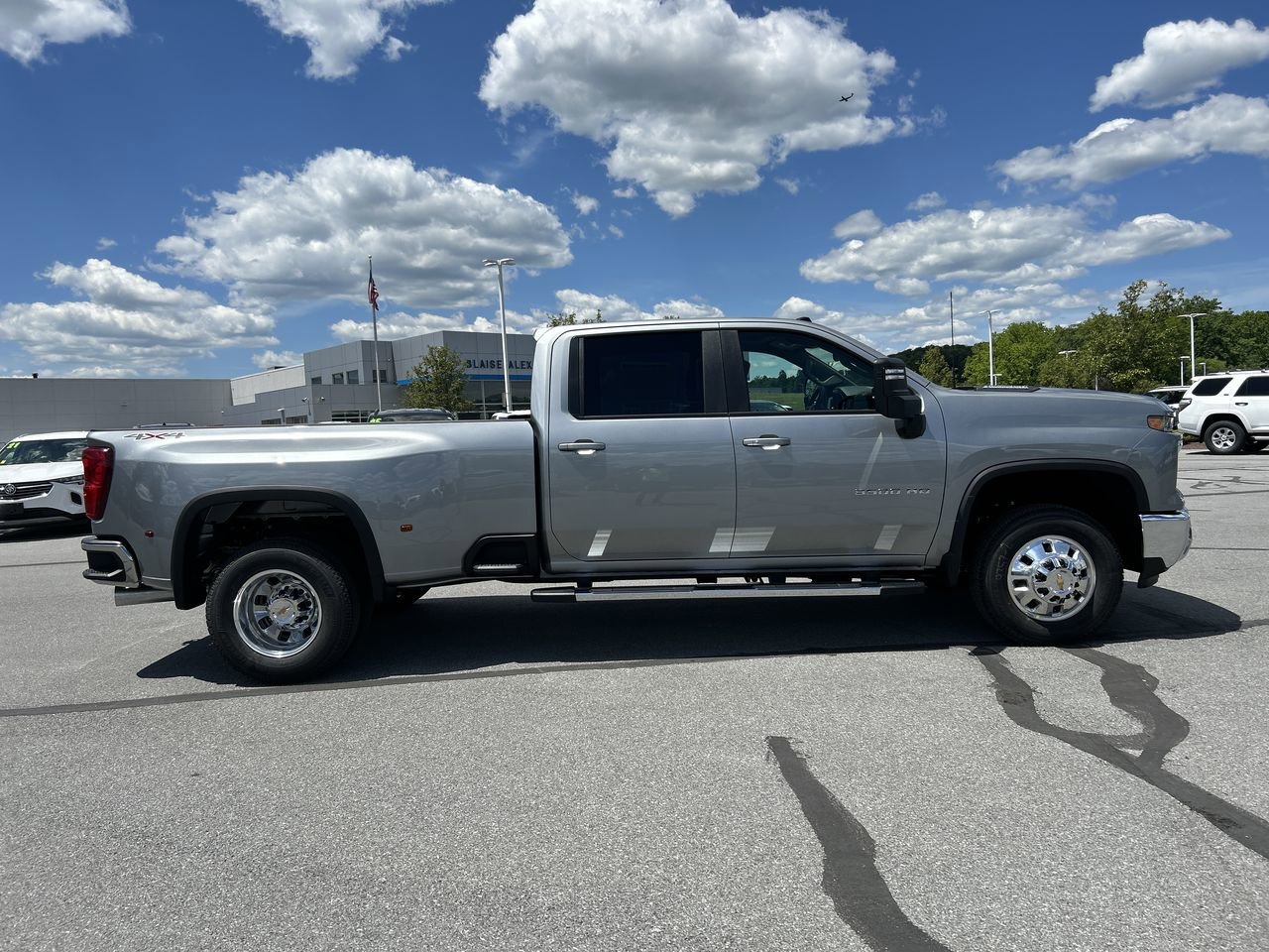 New 2026 Chevrolet Silverado 3500 LT w/ All Star Edition AWD/4WD image 8
