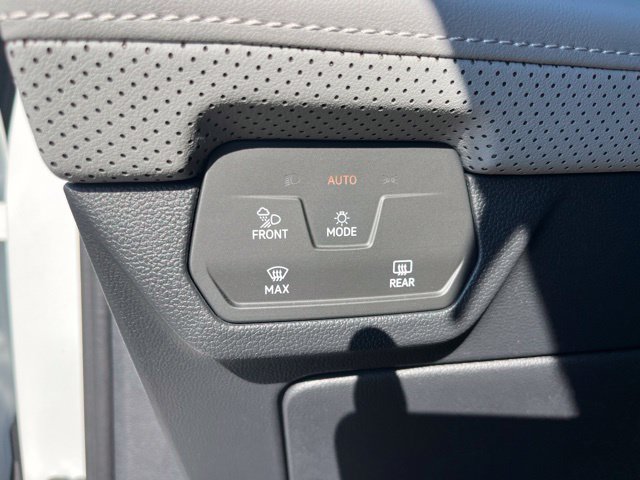 Used 2024 Volkswagen Atlas Cross Sport SEL AWD/4WD image 16