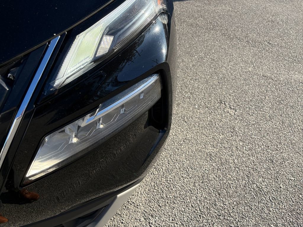 Used 2023 Nissan Rogue SV image 26