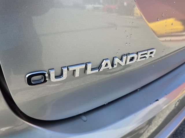 Used 2023 Mitsubishi Outlander SE FWD image 15