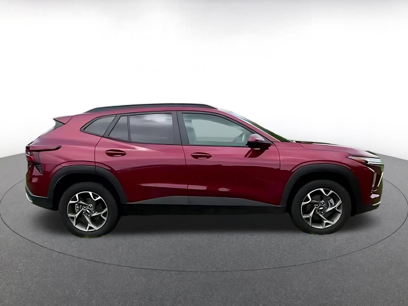 Used 2025 Chevrolet Trax LT FWD image 14