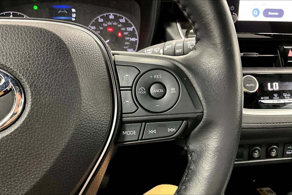 Used 2023 Toyota Corolla Cross SE image 24