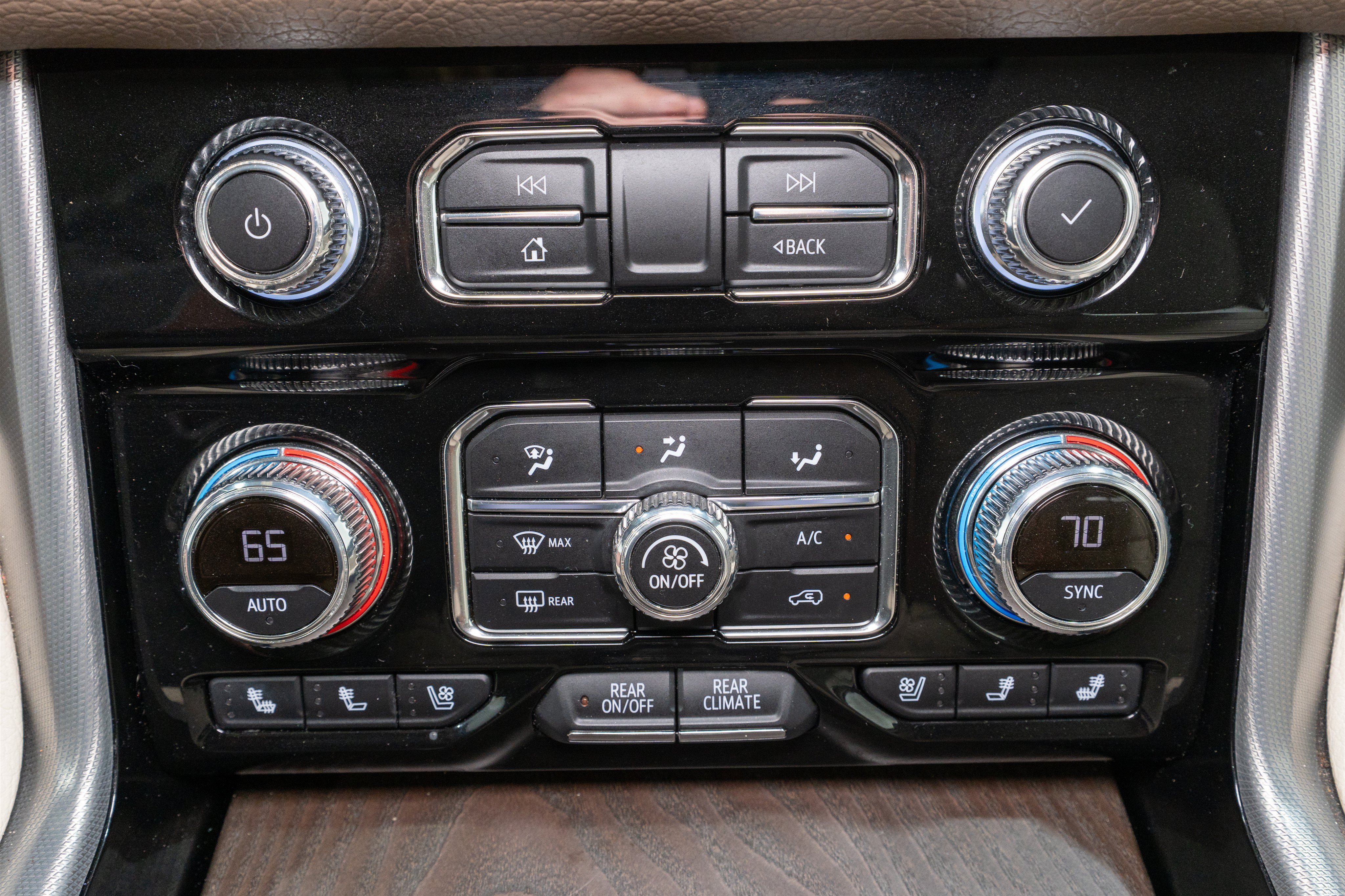 Used 2021 GMC Yukon Denali w/ Advanced Technology Package RWD image 24