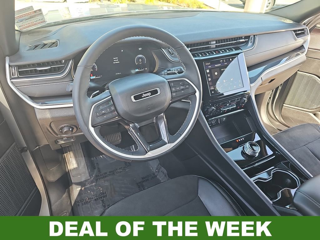 Used 2023 Jeep Grand Cherokee L Laredo image 17