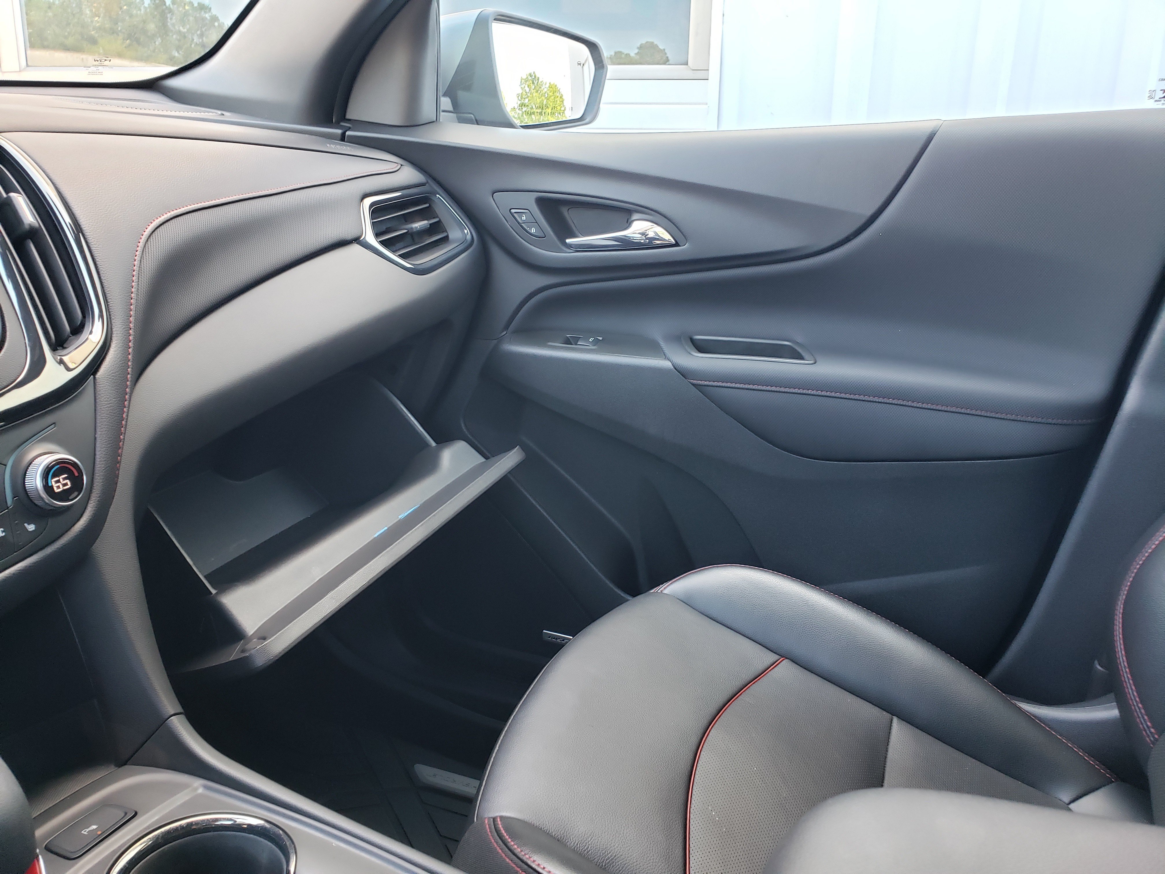 Used 2023 Chevrolet Equinox RS w/ RS Leather Package FWD image 22