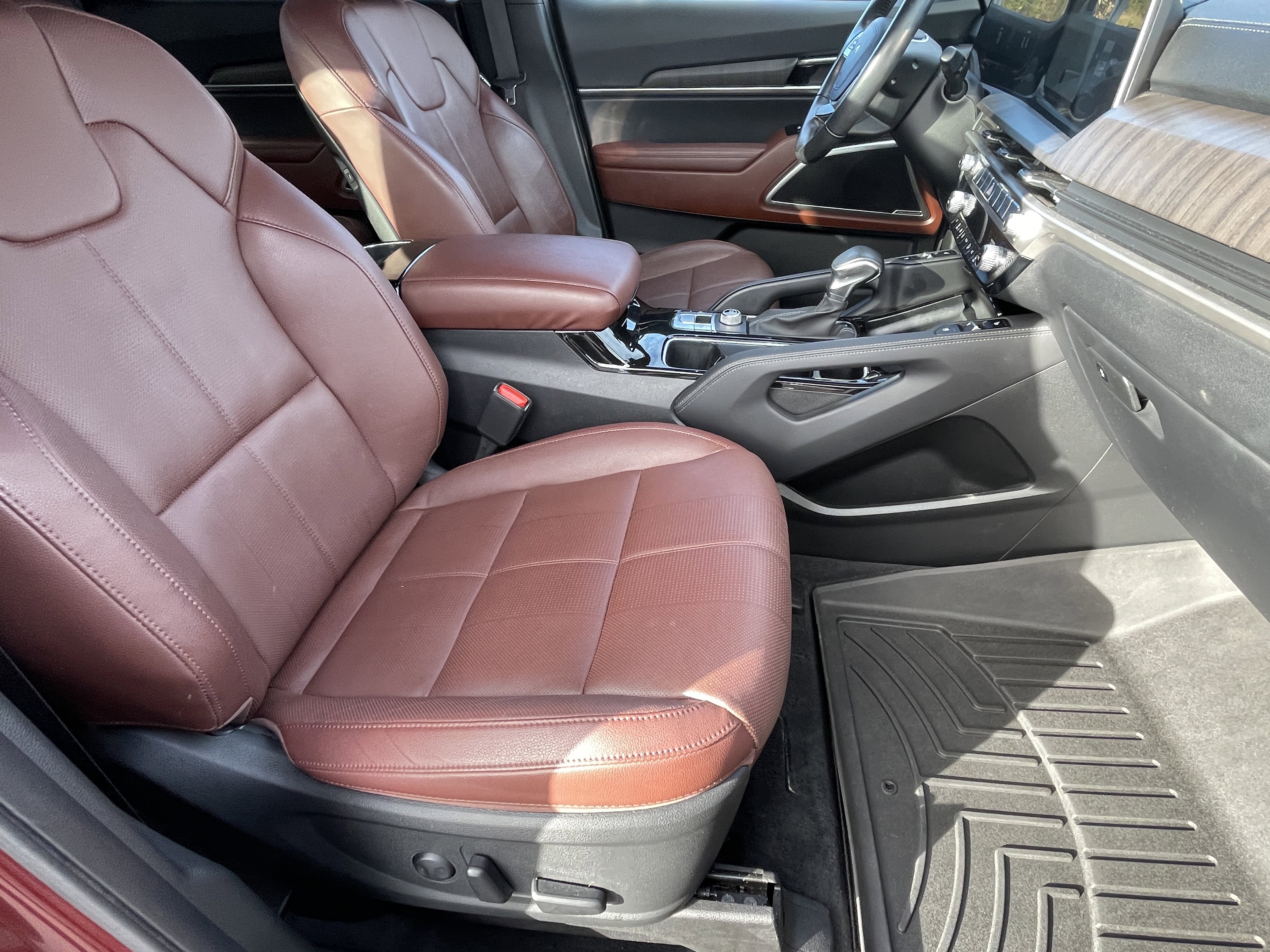 Used 2023 Kia Telluride EX w/ EX Captain's Chair Package image 14