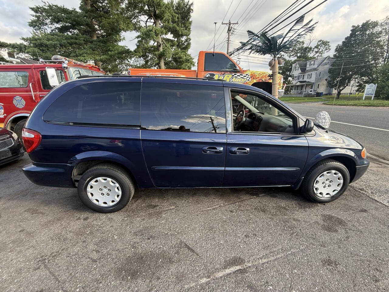 Used 2003 Chrysler Town & Country LX FWD image 5