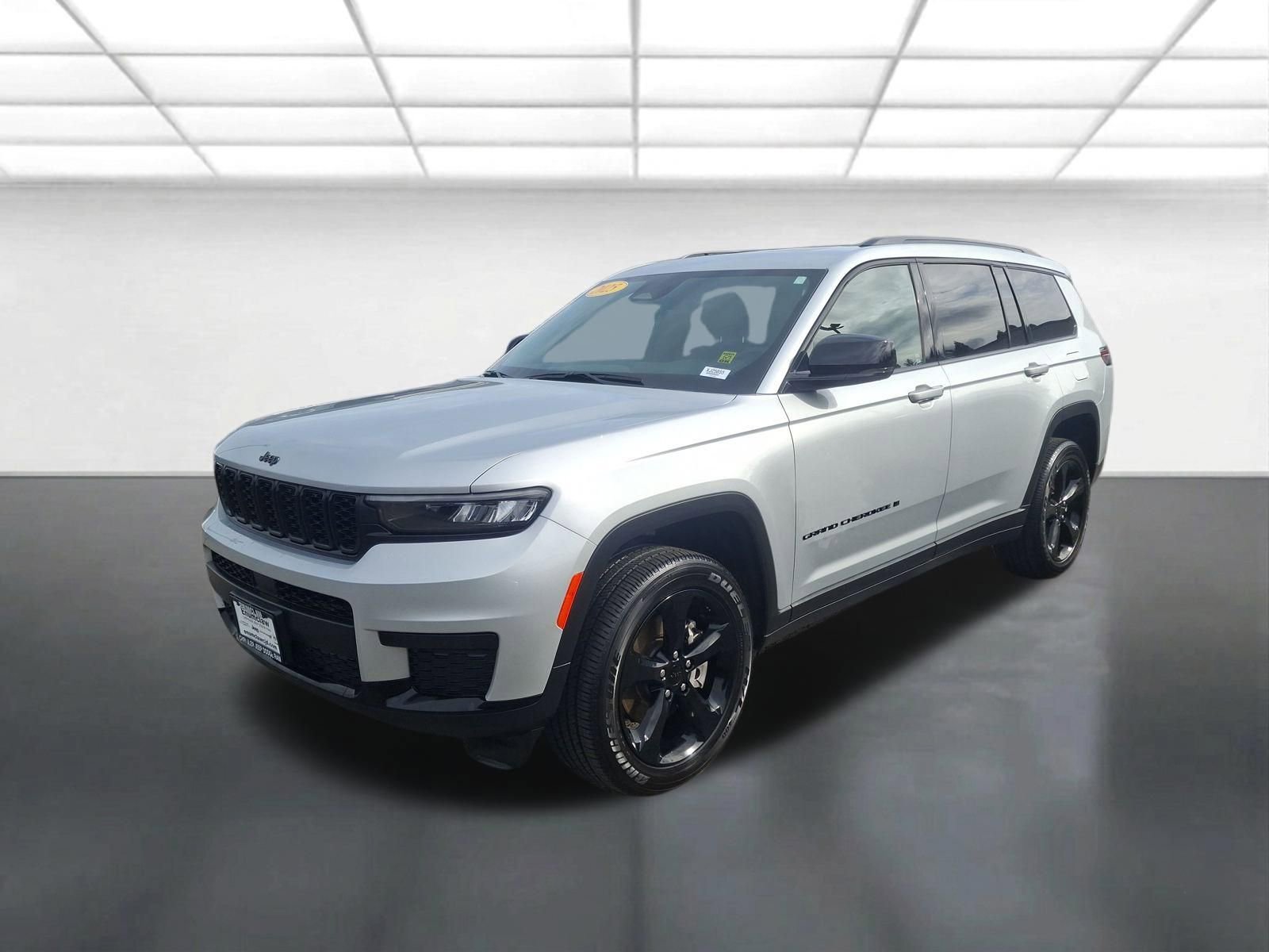 Used 2025 Jeep Grand Cherokee L Altitude image 7