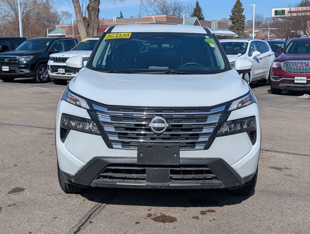 Used 2025 Nissan Rogue SV AWD/4WD image 2