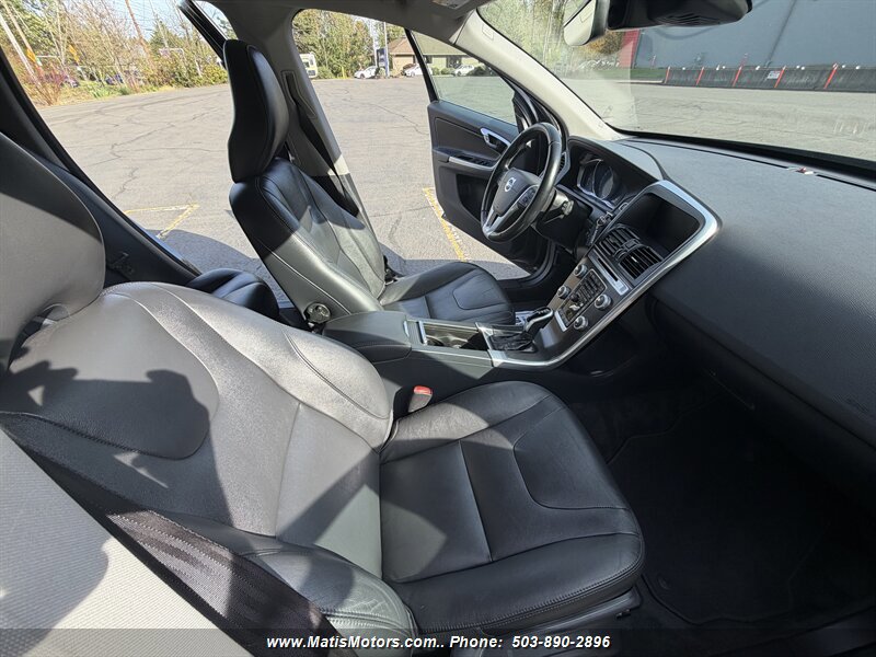 Used 2015 Volvo XC60 T5 Premier w/ Proximity Package FWD image 11