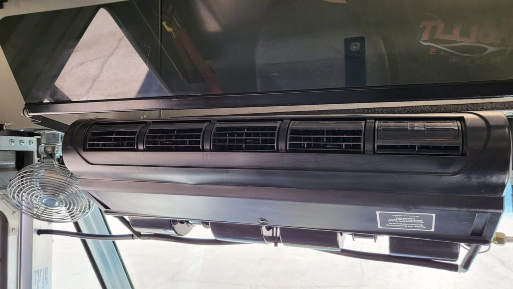 Used 2019 Ford E-450 and Econoline 450 Super Duty RWD image 27