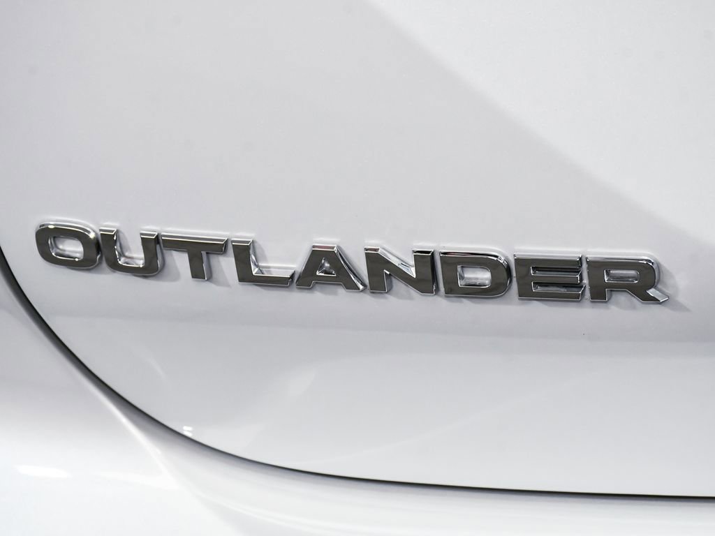 Used 2025 Mitsubishi Outlander SE image 86