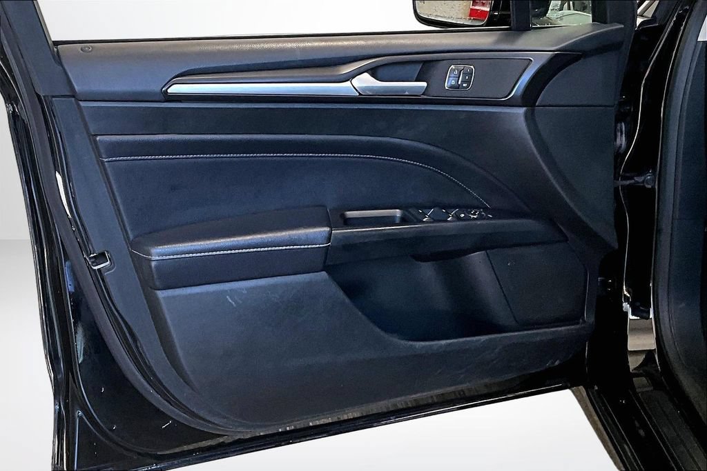 Used 2017 Ford Fusion Titanium FWD image 20