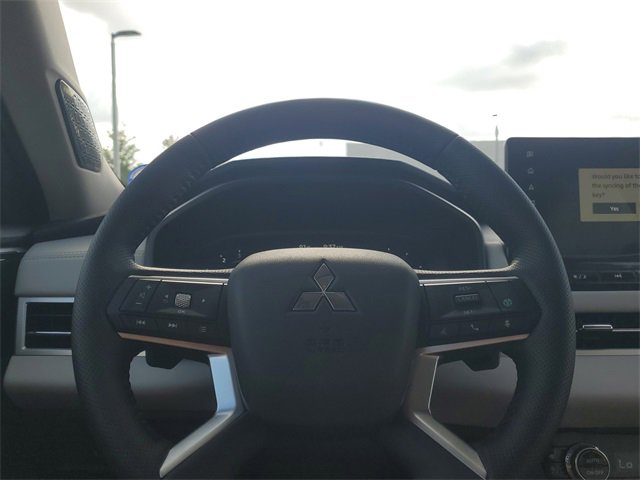 New 2025 Mitsubishi Outlander AWD image 22
