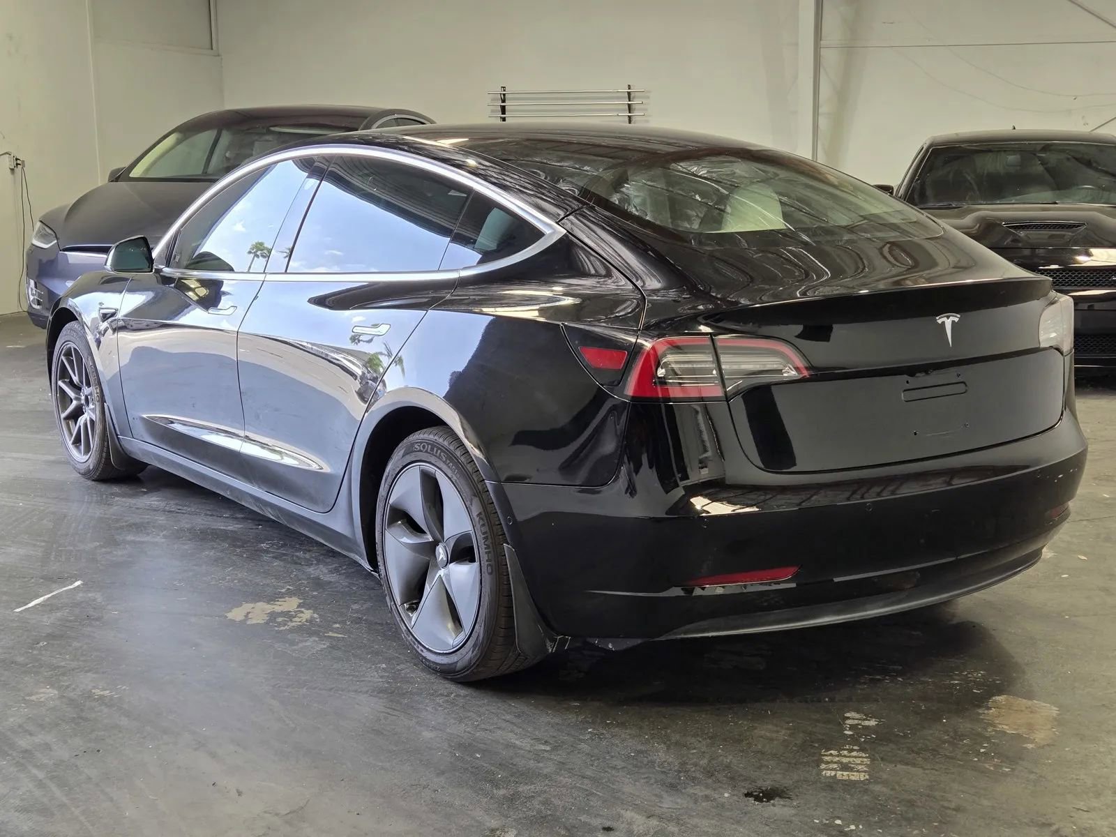 Used 2018 Tesla Model 3 Mid Range RWD image 2