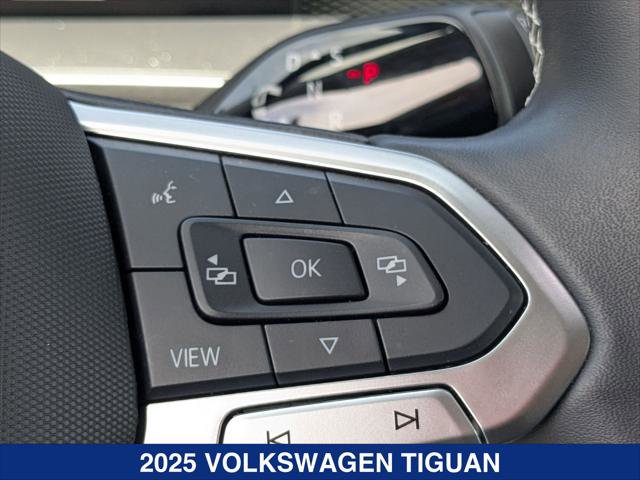 Used 2025 Volkswagen Tiguan S image 15