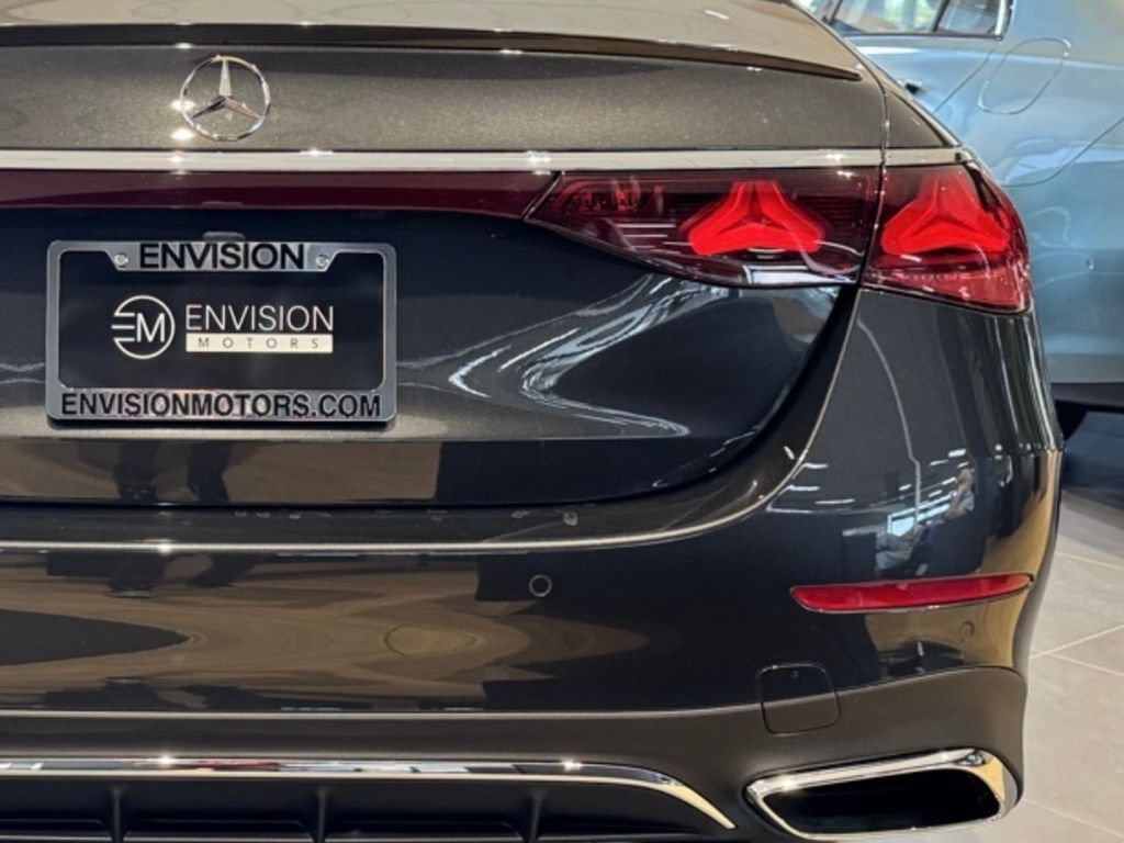 Used 2025 Mercedes-Benz E 350 Sedan image 11