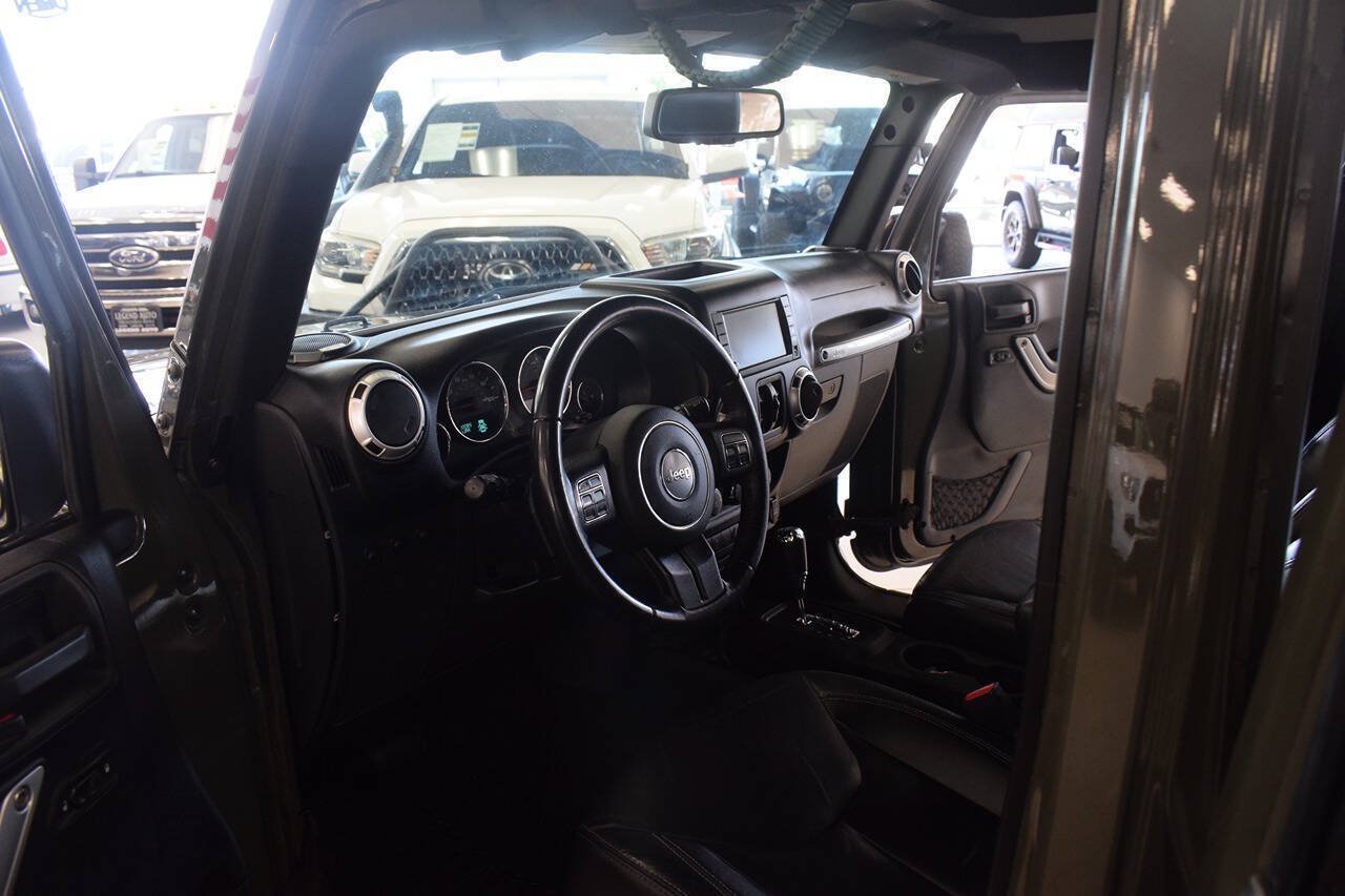 Used 2015 Jeep Wrangler Unlimited Sahara w/ Dual Top Group AWD/4WD image 40