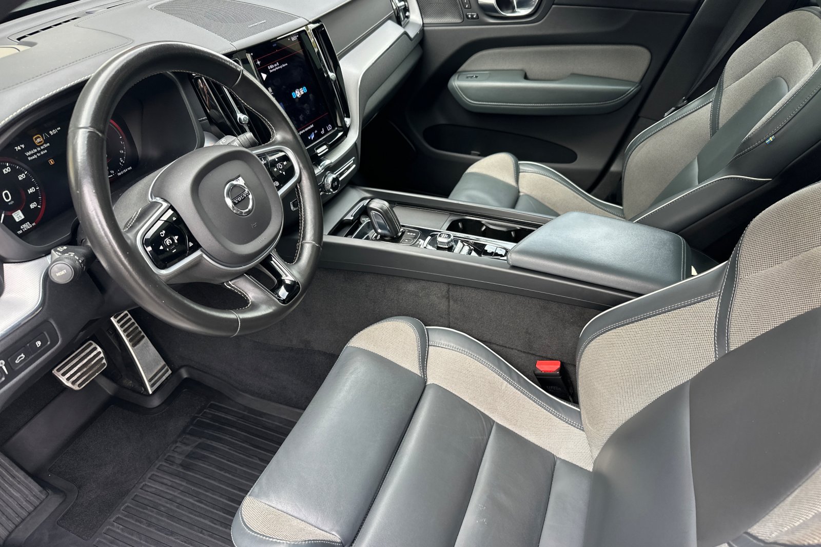 Used 2021 Volvo XC60 T8 R-Design w/ Advanced Package AWD/4WD image 10