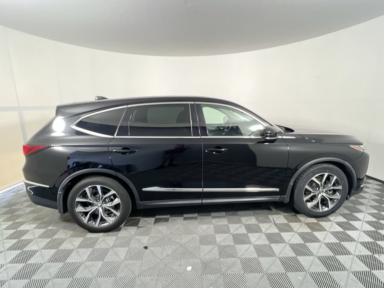 Used 2023 Acura MDX FWD w/ Technology Package image 2
