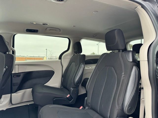 Used 2023 Chrysler Voyager LX image 11