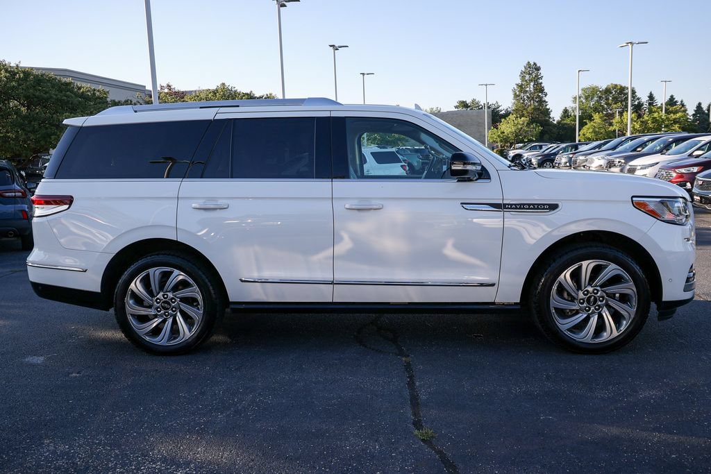 Used 2022 Lincoln Navigator Reserve AWD/4WD image 28