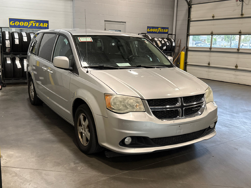 Used 2012 Dodge Grand Caravan Crew FWD image 3
