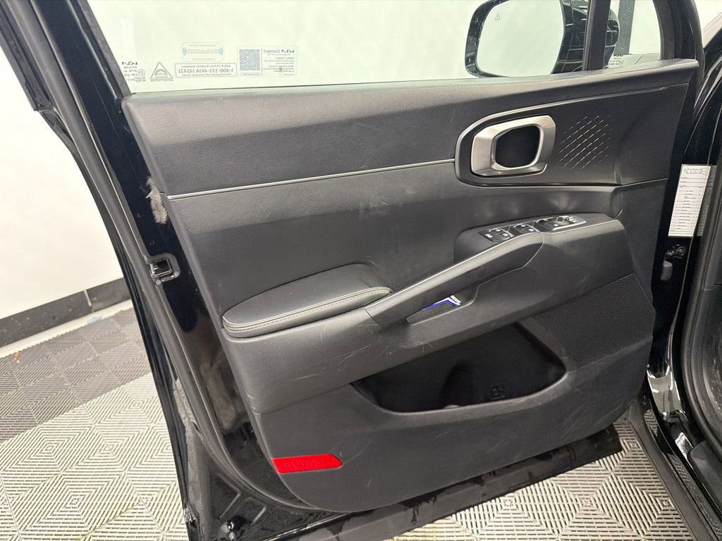 Used 2024 Kia Sorento S FWD image 11
