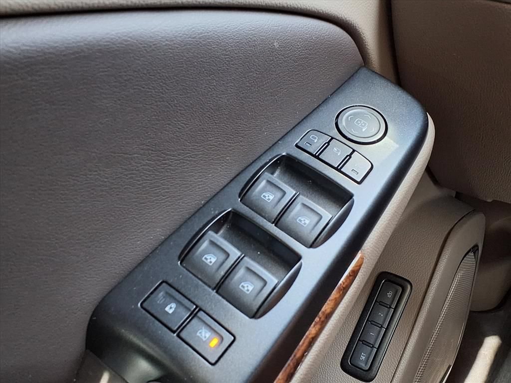 Used 2020 Chevrolet Suburban Premier RWD image 18