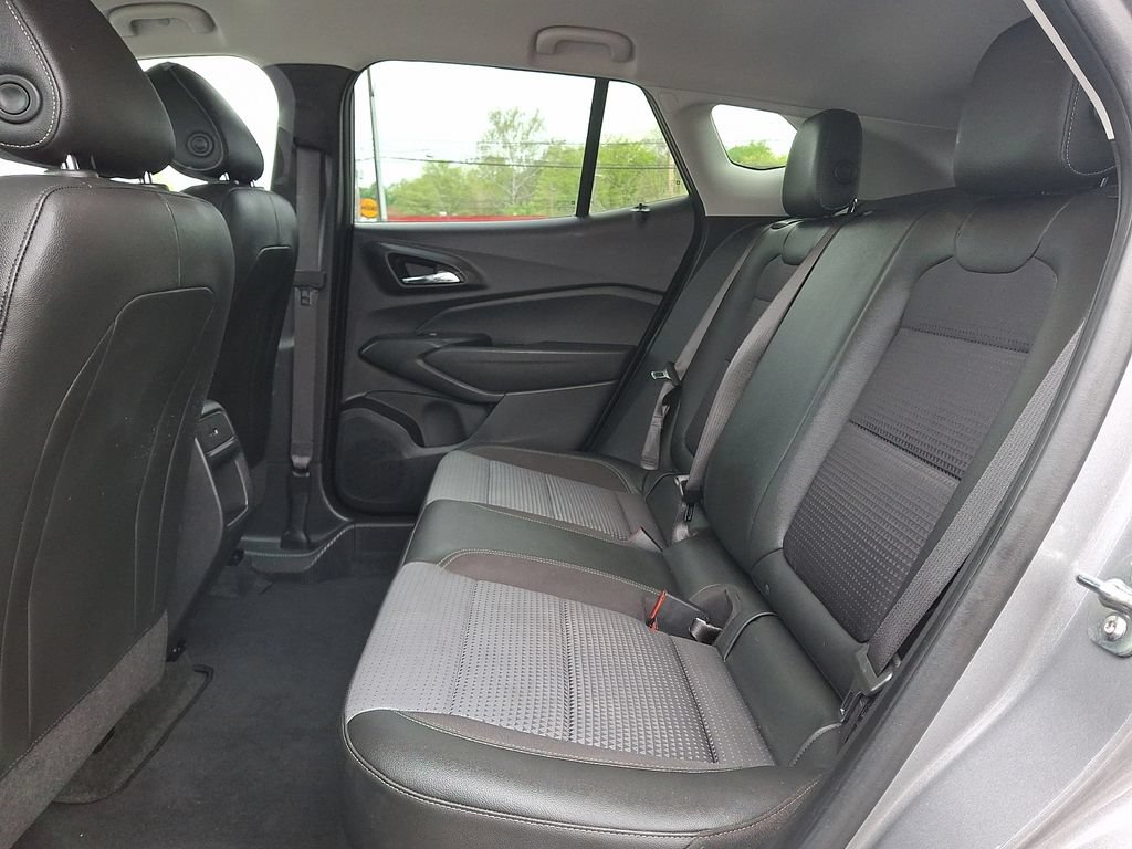 Used 2025 Chevrolet Trax LT FWD image 14
