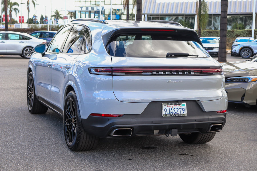 Used 2024 Porsche Cayenne AWD/4WD image 12