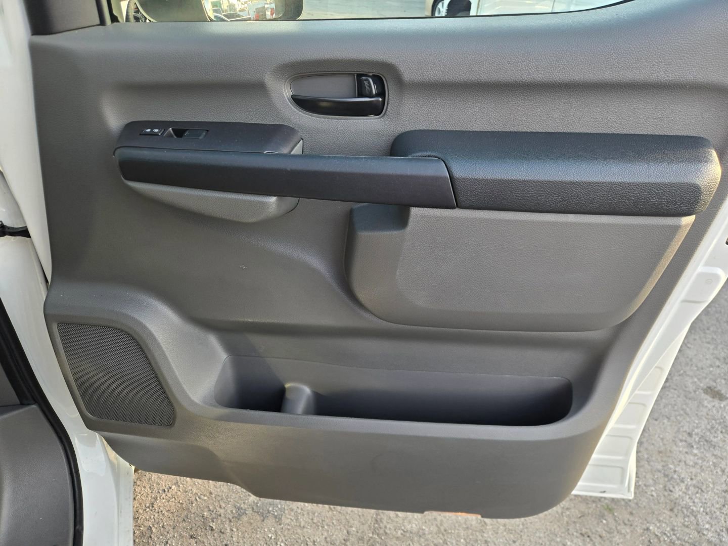 Used 2017 Nissan NV 3500 SV w/ SV Technology Package image 12