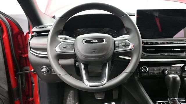 Used 2025 Jeep Compass Trailhawk AWD/4WD image 19