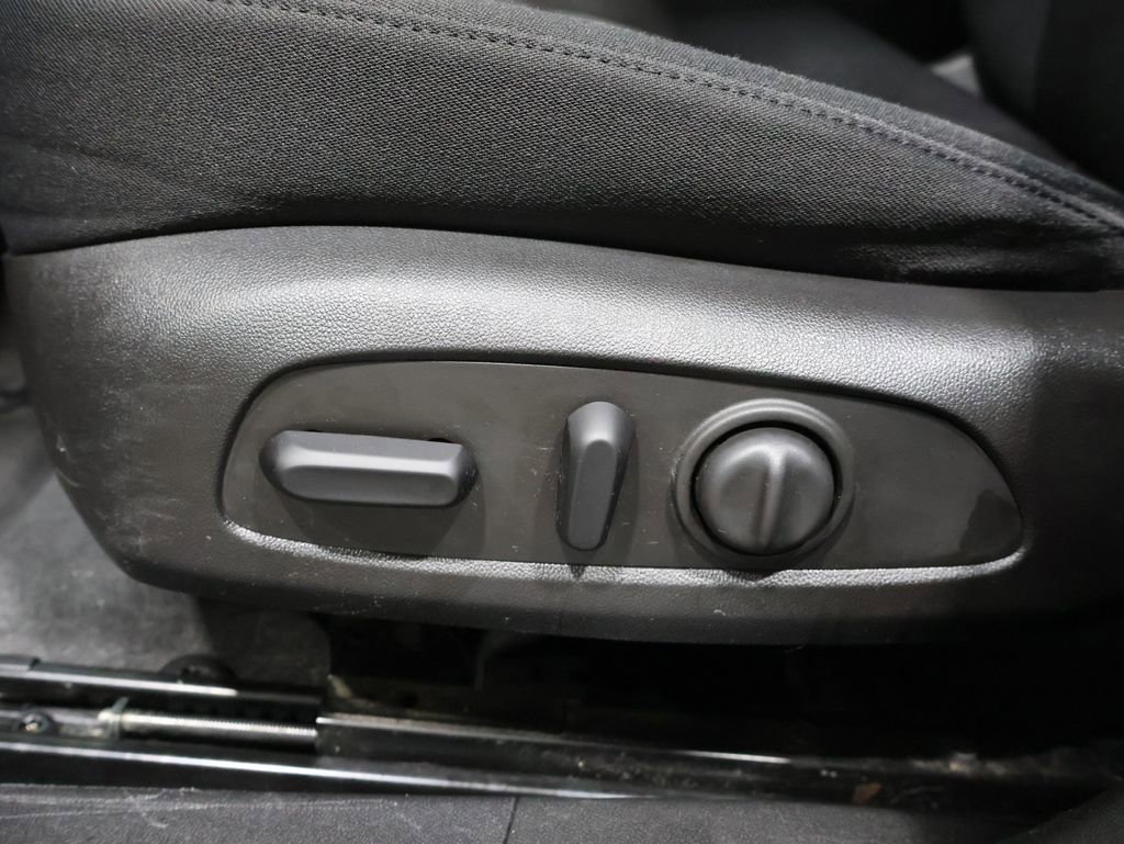 Used 2016 Chevrolet Malibu LT image 12