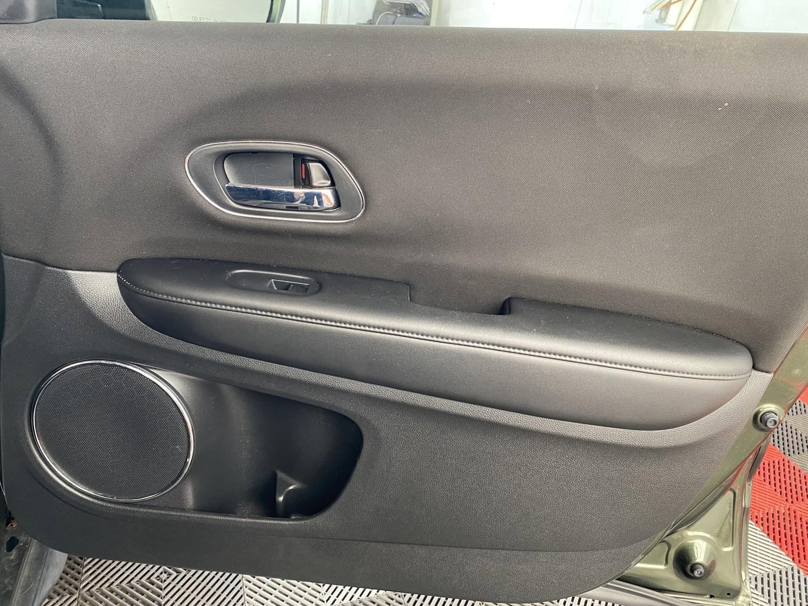 Used 2018 Honda HR-V EX image 5