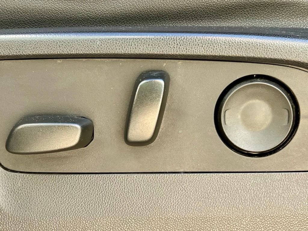 Used 2024 GMC Sierra 1500 SLT w/ SLT Convenience Package image 29