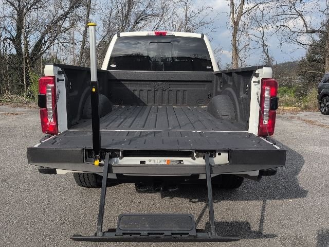 Used 2024 Ford F250 Lariat w/ Black Appearance Package image 11