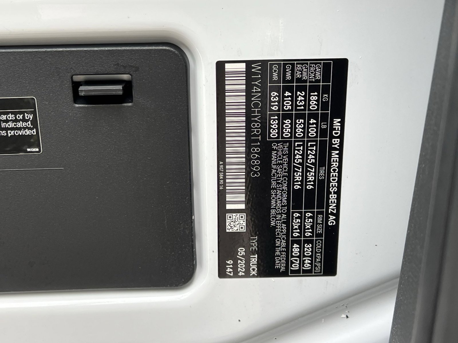 Used 2024 Mercedes-Benz Sprinter 2500 image 37