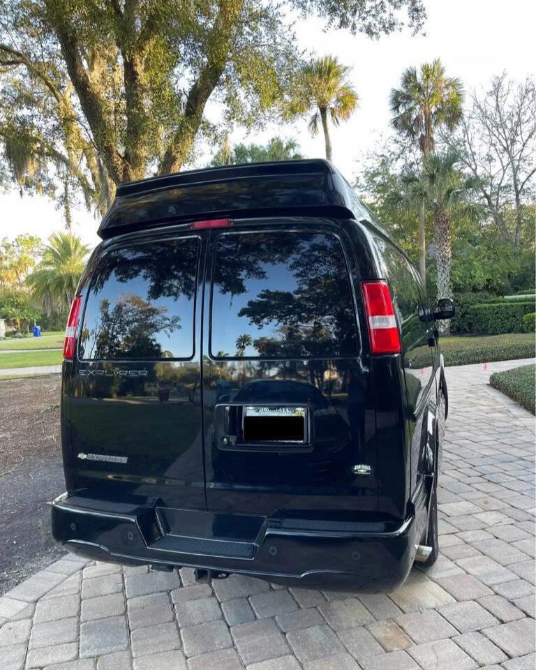 Used 2021 Chevrolet Express 2500 Extended image 4