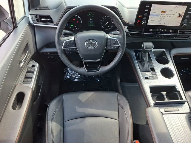 Used 2023 Toyota Sienna XSE image 13