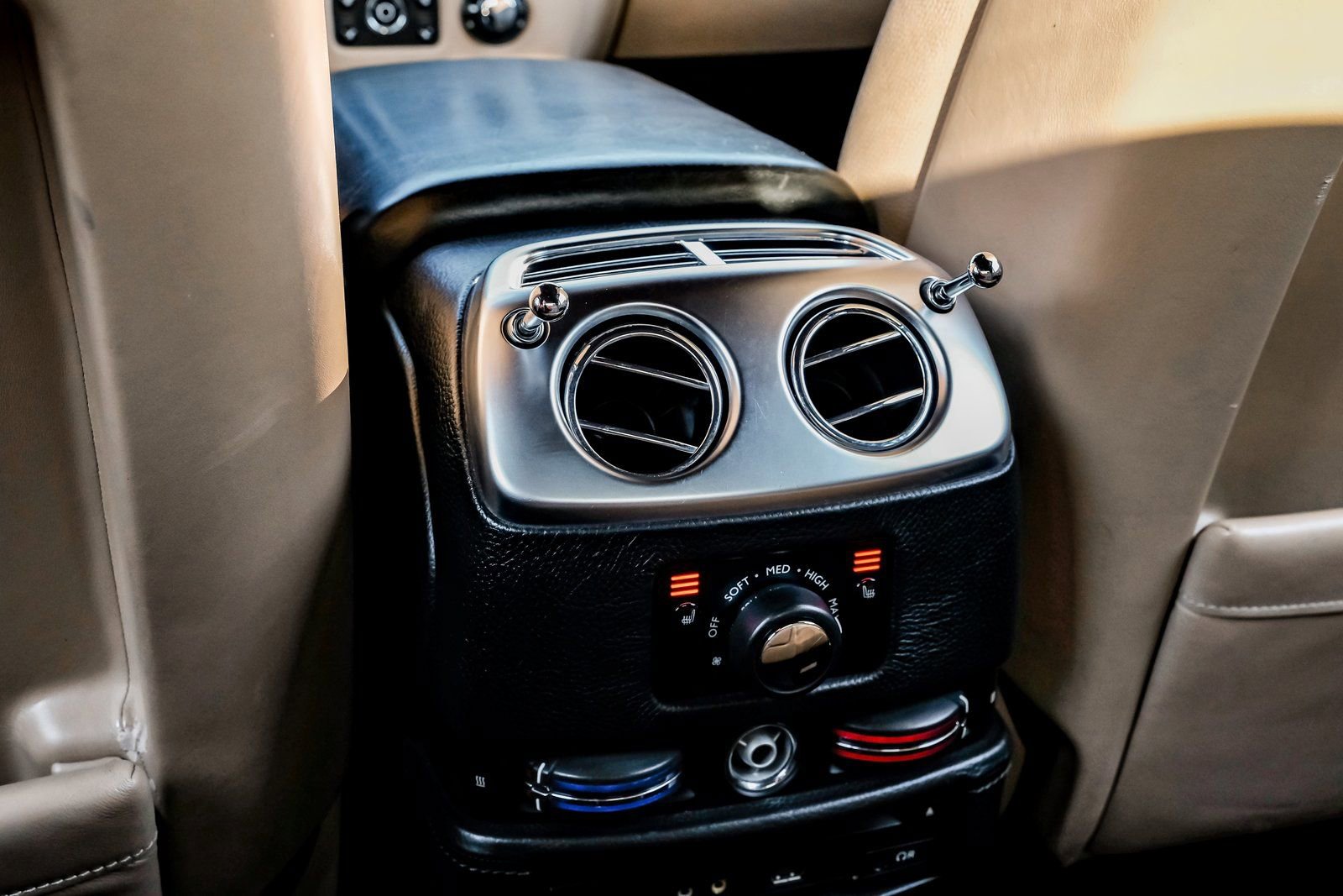 Used 2015 Rolls-Royce Ghost RWD image 48