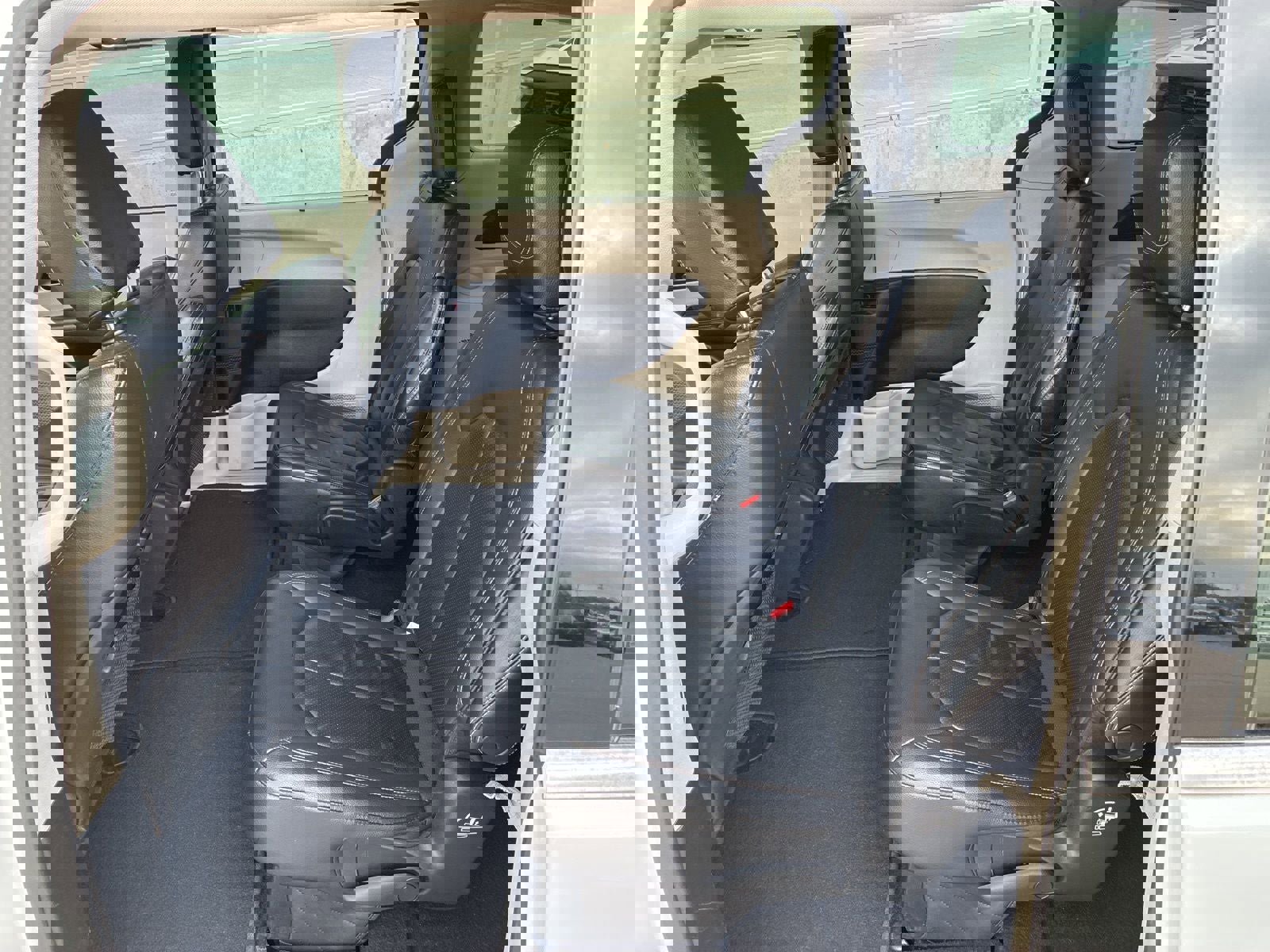 Used 2022 Chrysler Pacifica Touring-L image 16