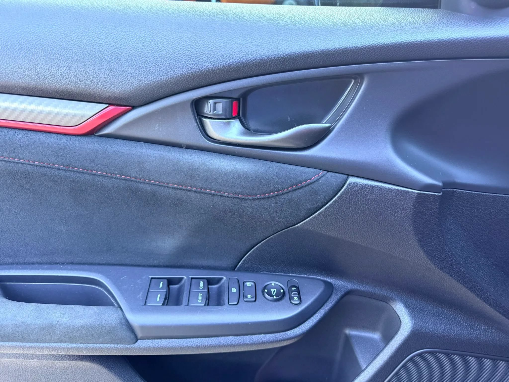 Used 2017 Honda Civic Type R image 9