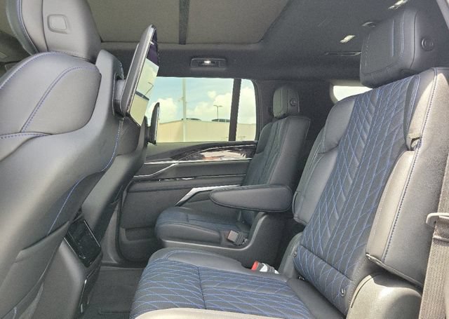 New 2026 Cadillac Escalade IQL Sport 1 w/ LPO, ONYX Package AWD/4WD image 15