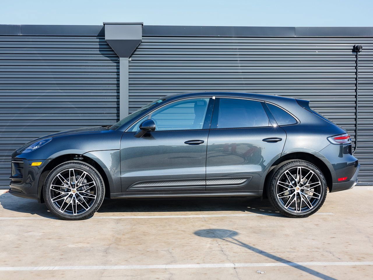 Certified 2026 Porsche Macan AWD/4WD image 2