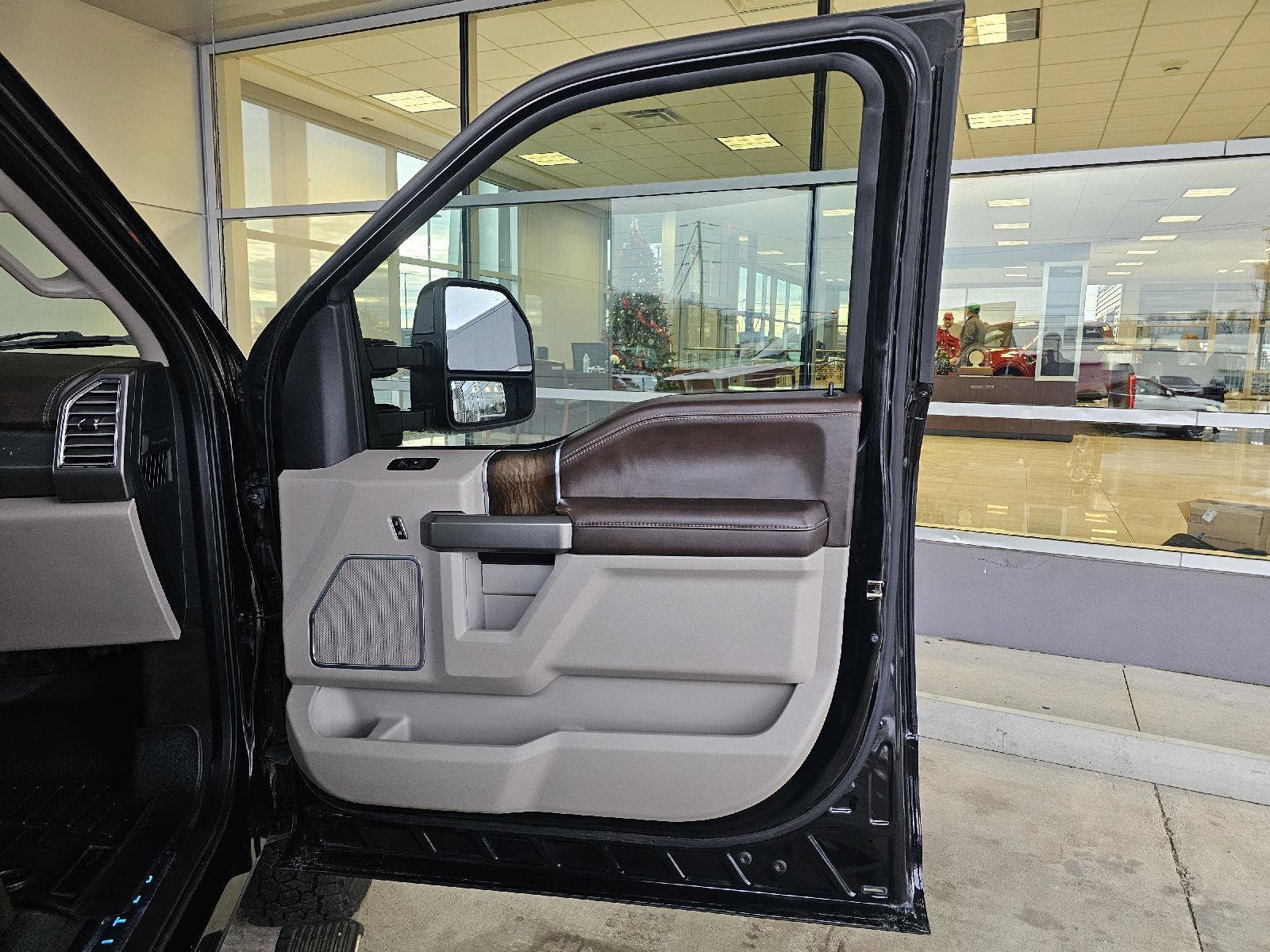 Used 2019 Ford F250 Limited image 11