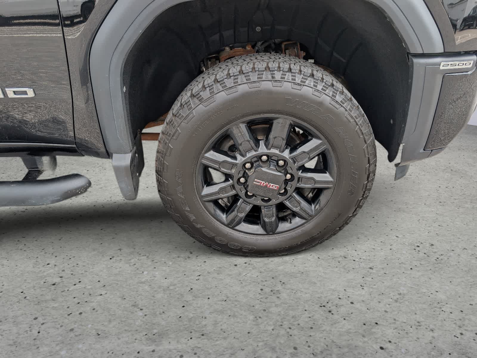 Used 2024 GMC Sierra 2500 AT4 w/ Technology Package AWD/4WD image 9