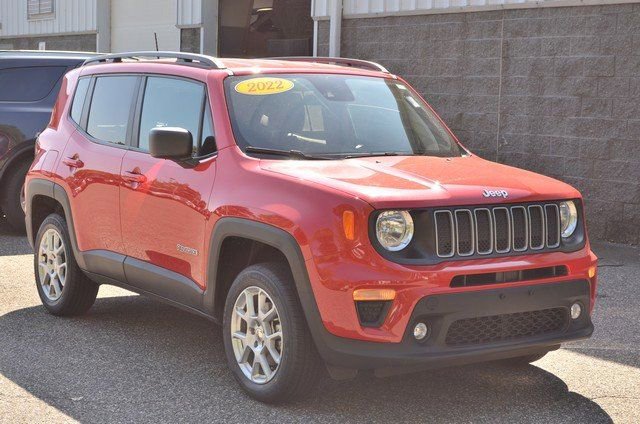 Used 2022 Jeep Renegade Latitude image 2