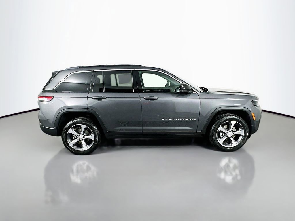 New 2026 Jeep Grand Cherokee Limited w/ Luxury Tech Group II AWD/4WD image 8